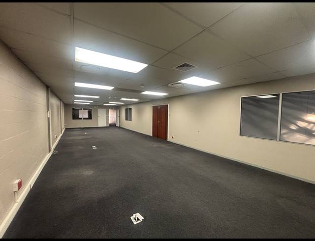 462M² WAREHOUSE TO LET IN AIRPORT INDUSTRIA